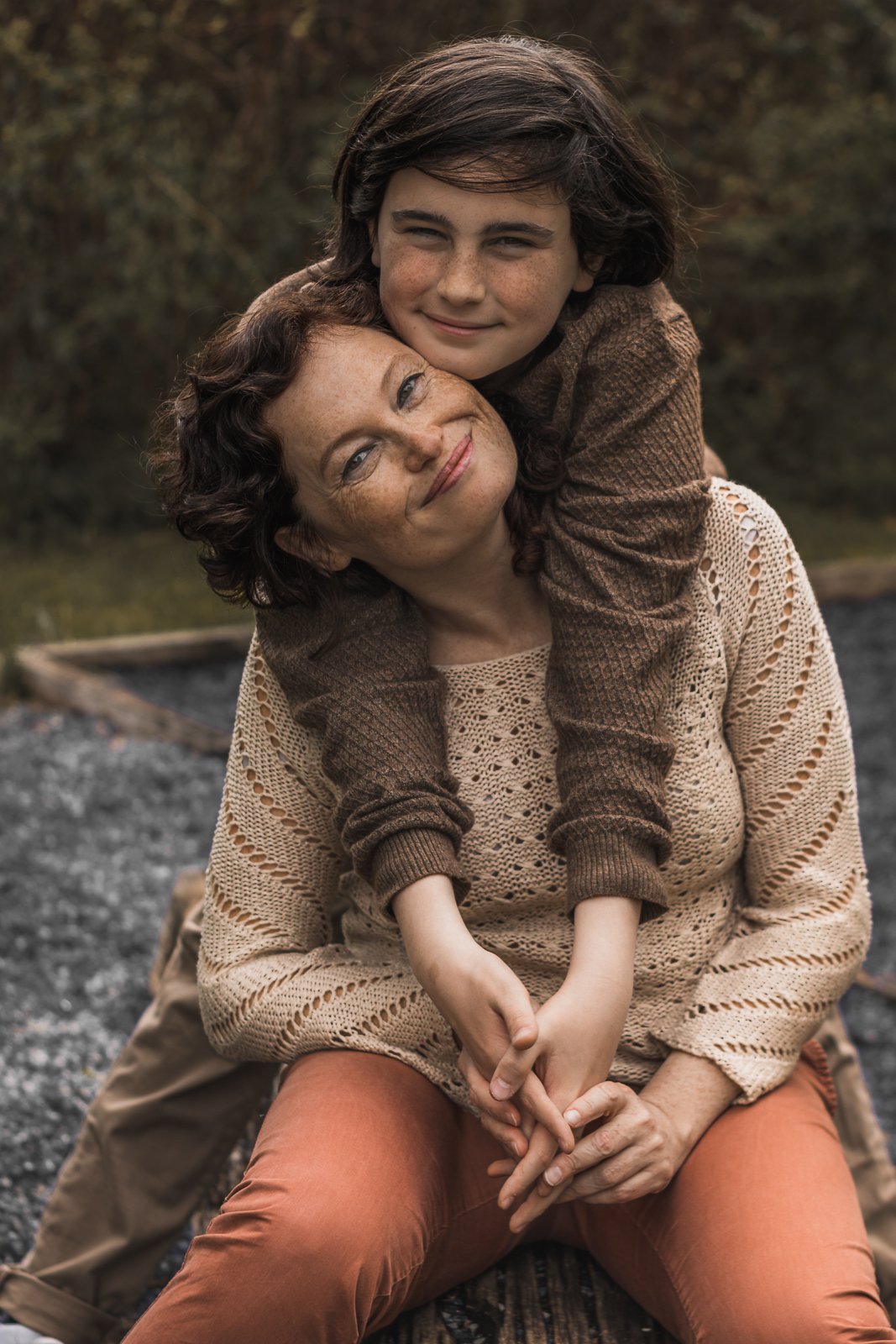 x Familienfotografin Augsburg, Familienfotografie Augsburg, Familienfotograf Augsburg, Mutter-Kind-Shooting, Muttertagsshooting, Mutter-Kind-Fotografie Augsburg, Natürliche