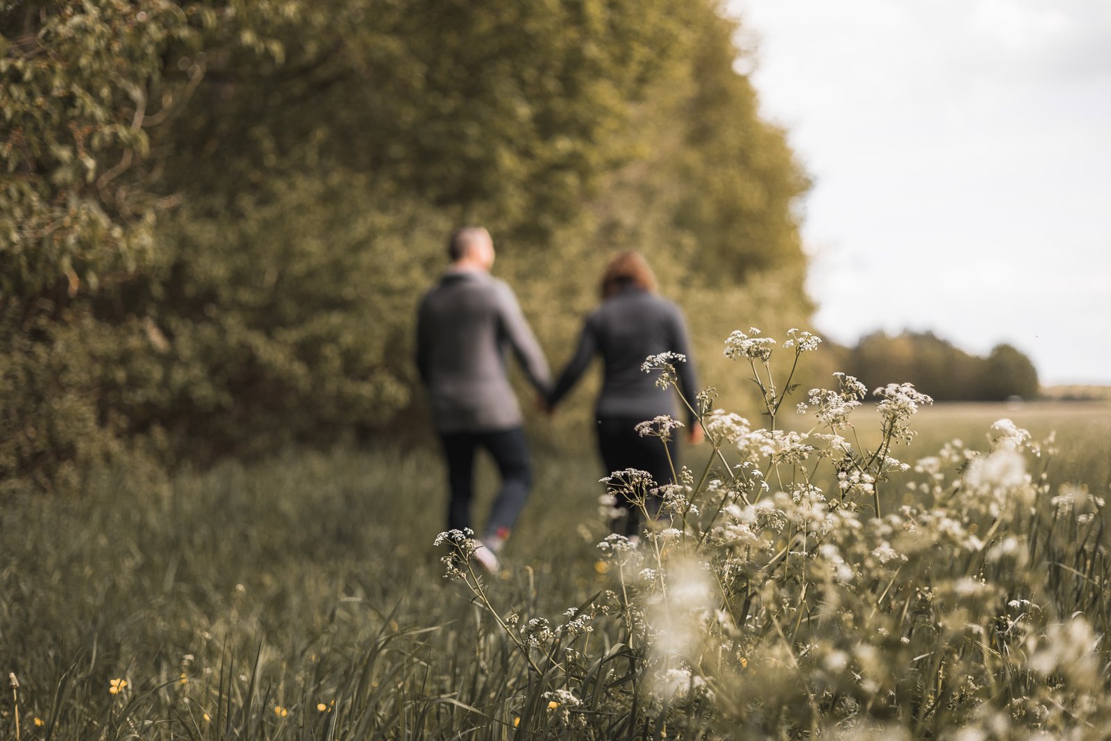 x Lockere Paarfotografie Augsburg und Umgebung, ungestellte Fotos Augsburg, natürliche Fotos Augsburg, authentische Fotografie Augsburg, Jasmin Piehler Fotografie, Paarshooting, Paarfotos, Partnershooting, Partner Fotos, Paarfotografin, Paarfotograf, Verlobung, Verlobungsfotoshooting, Verlobungs bilder, Verlobungs fotos, Fotografin Augsburg