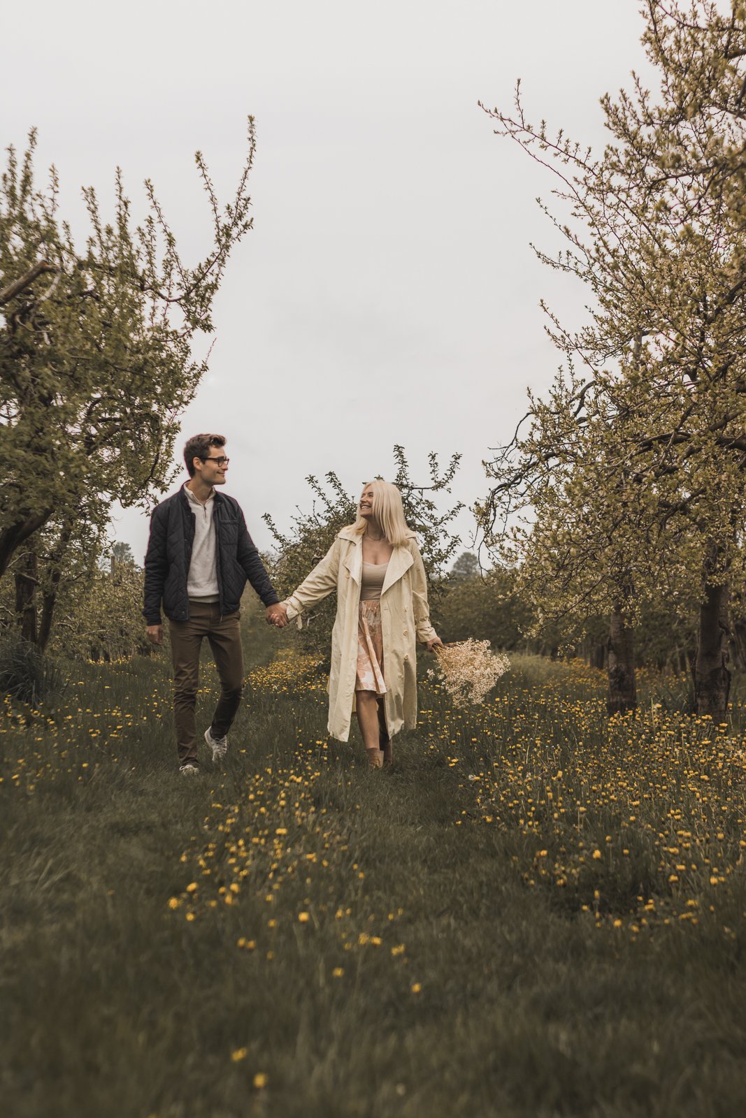 Familienfotografin Augsburg und Umgebung, Paarfotografie, Paarfotos, natürliche Paarfotografie, Verlobungsshooting, Augsburg, Königsbrunn, Lechfeld, Friedberg